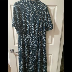 Ann Taylor size 16 dress. Gorgeous, soft and lightweight. Silly feel. Dark teal
